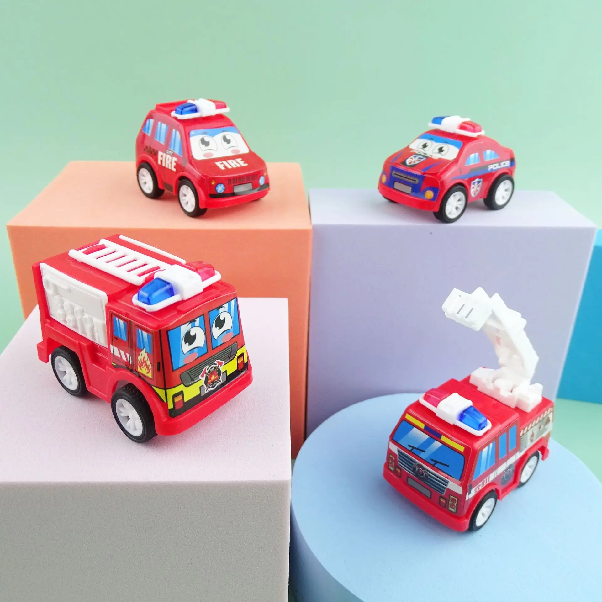 Puxar brinquedos do carro para crianças, mini desenhos animados de plástico, motor de incêndio, carro de polícia, carro de inércia, ovo torcido, presente do menino, 5pcs