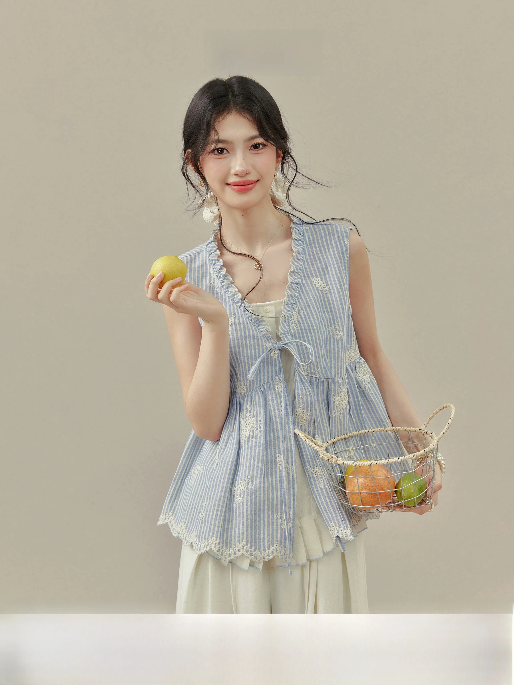 

Ouyang Xi Cool Mark Blue Polka Dot Stripe Sleeveless Shirt Women Summer Vest Top Two-Piece Set Straight Cut V-Neck Other Mate...