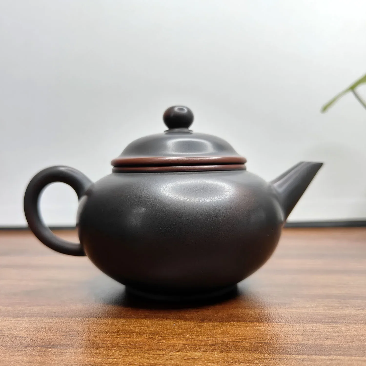 Guangxi Qinzhou Nixing pottery horizontal pot purple pottery teapot household brewing teapot raw ore pure handmade