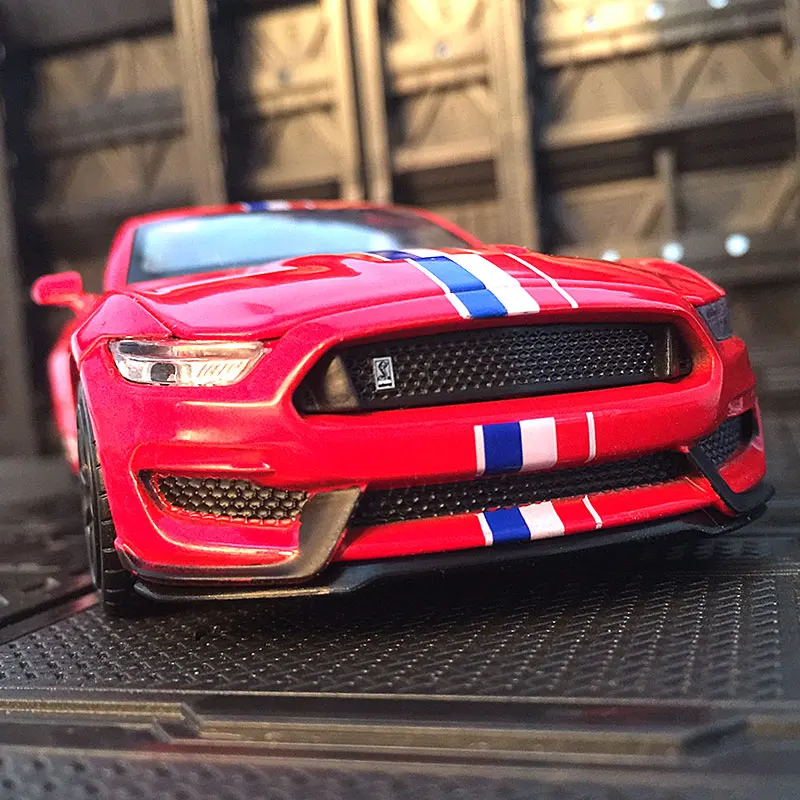 Coche Ford Mustang Shelby GT350, modelo de juguete de alta simulación, supercoche de aleación, juguetes para niños con 4 puertas abiertas, 1/32