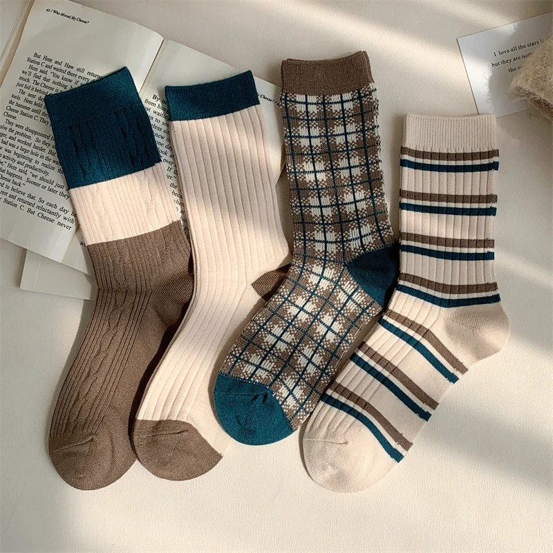 Retro Women Socks New Autumn Winter Fashion Deodorization Crew Socks Female Breathable Warm Casual Mixed-Color Korean Socks Girl