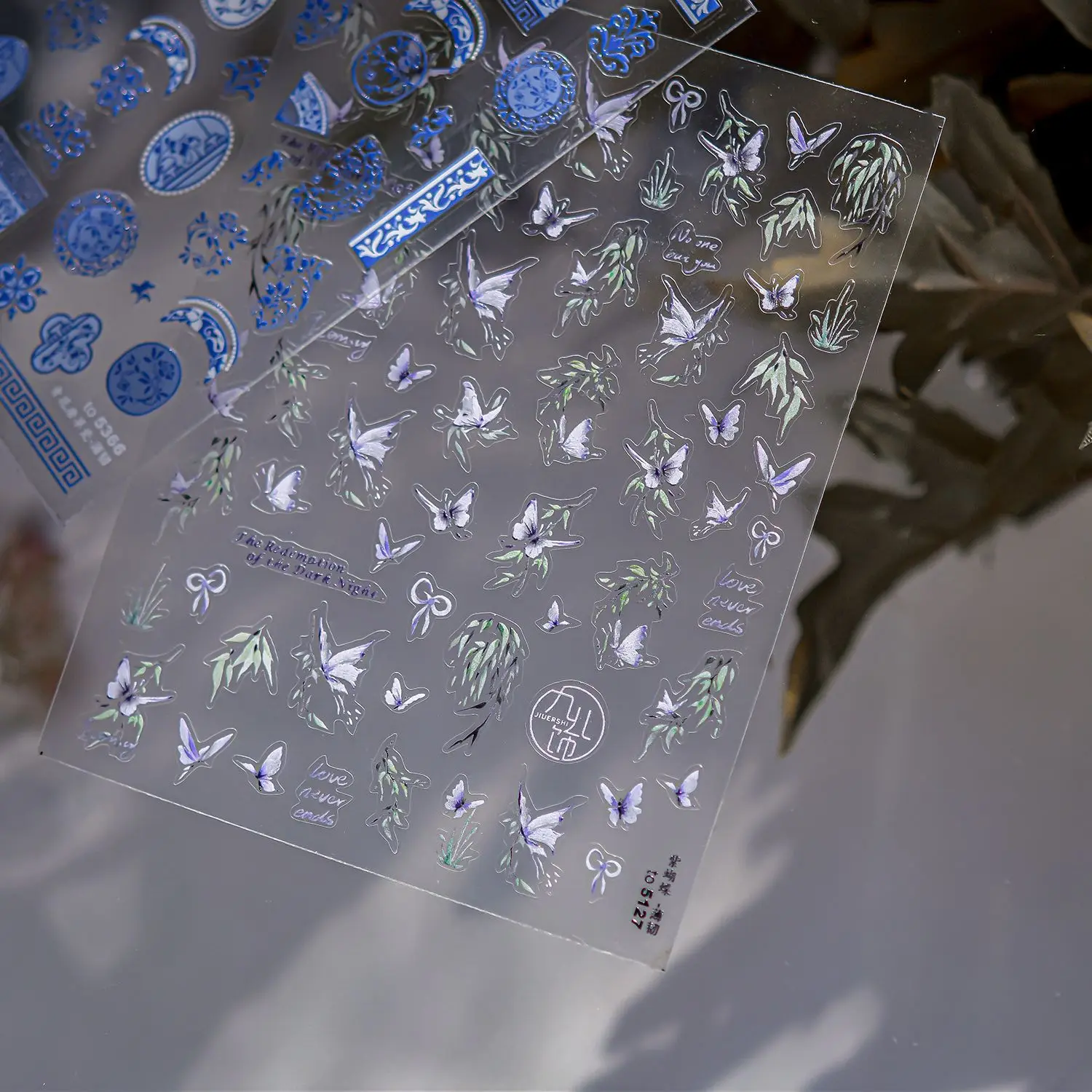 Squisiti adesivi per unghie in porcellana bianca blu Modelli di fiori in stile cinese Eleganti adesivi decorativi autoadesivi per unghie