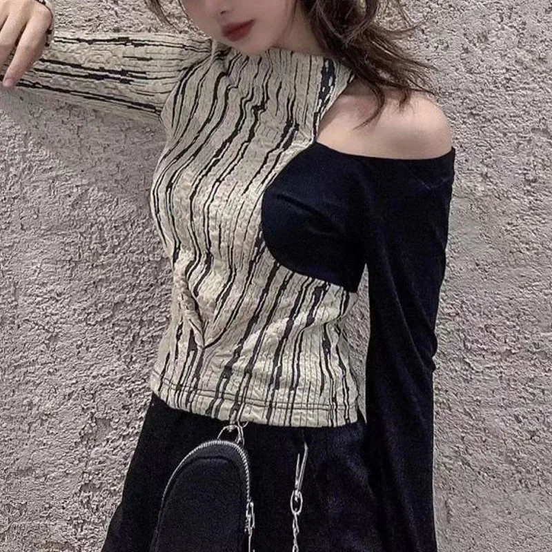 2024 New Women\'s Spring Autumn Contrast Color Crew Neck Spliced Long Sleeve Elegant Slimming Exposed Clavicle Sexy T-shirt Tops