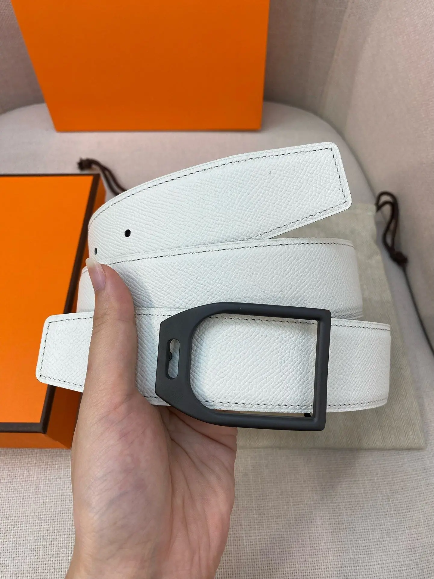 White Pebble Grain Reversible Waist Belt Unisex Leather Belt With Matte Metal Buckle Fashion Waist Accessory