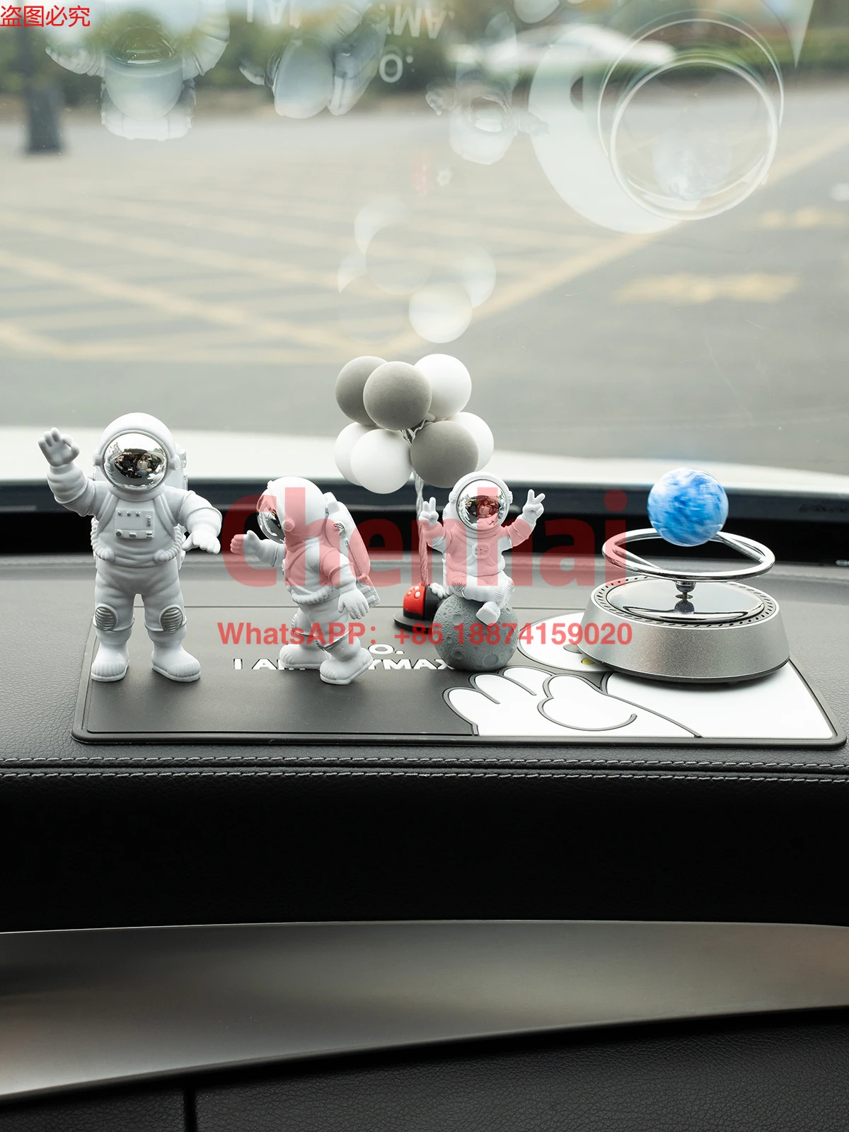 

2024 car accessories and decorations, popular center console, high-end interior, rotating solar energy, car decoration cartoon