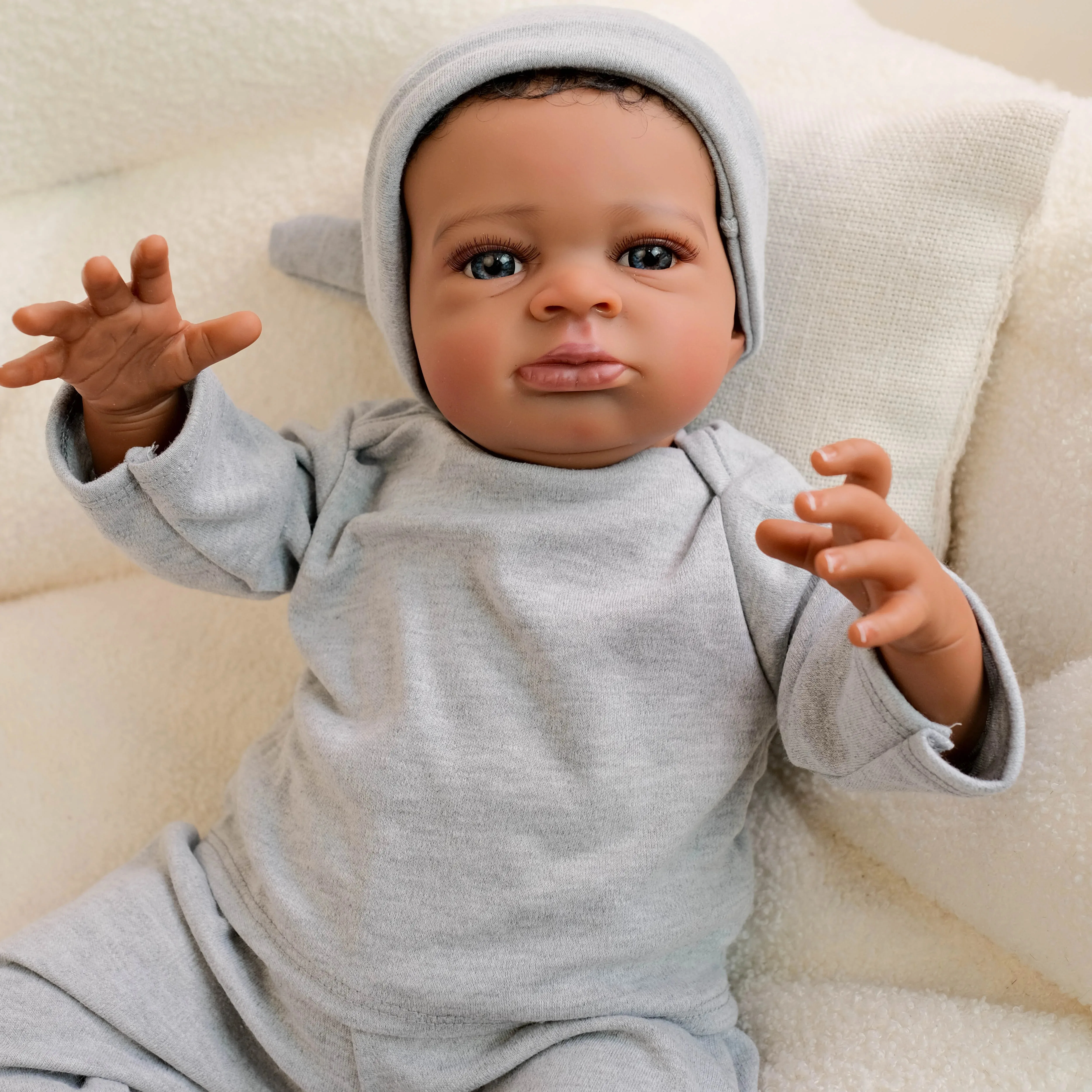 19 pollici Lanny Pelle scura Corpo in cotone morbido Peluche Realistico Reborn Baby Doll Strati multipli Pittura Pelle 3D con capelli radice a mano