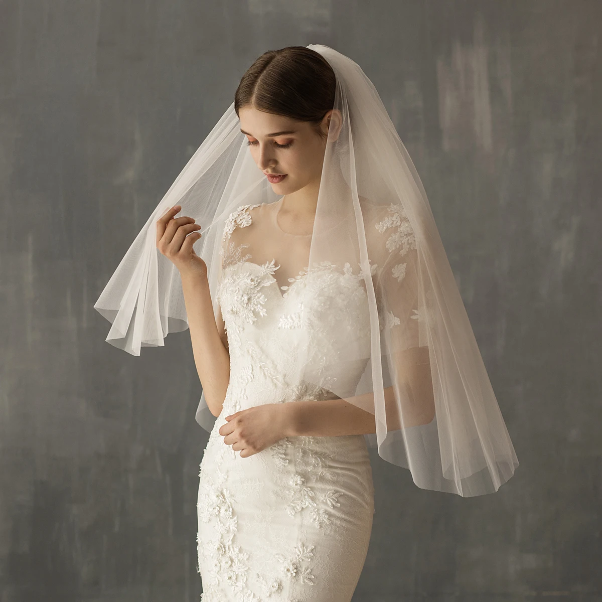 

V634 Classical Elbow Length Marriage Bridal Veil Two-Layer Plain Tulle Natural Cut Edge White Wedding Bride Veil with Hair Comb