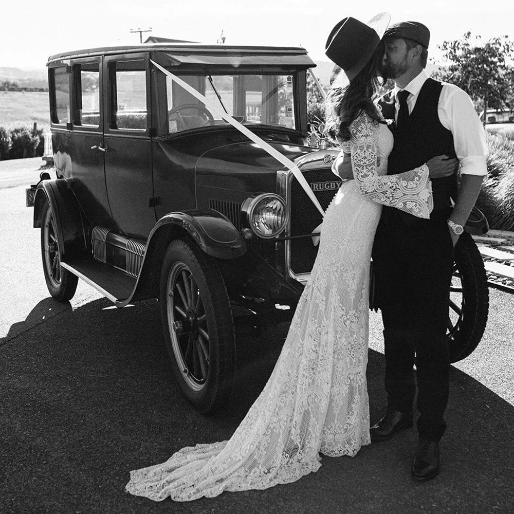 Sexy Backless Beach Wedding Dress Full Flare Sleeves Cotton Lace Long Bridal Gowns Court Train Boho Robe de mariée Customized