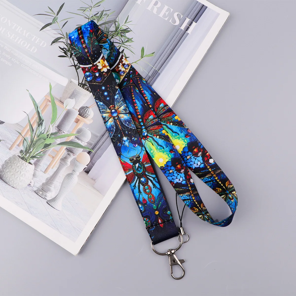 

Цветной ремешок на шею в виде стрекозы, брелок для ключей для женщин и девочек, держатель для бейджа, удостоверение личности, подвесная веревка, лариат, брелоки, аксессуары