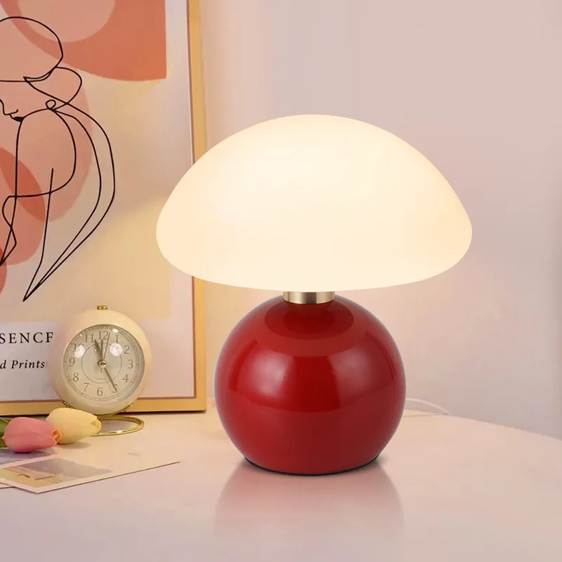 

French Cream Style Desk Lamp Bedroom Bedside Beauty Small Night Light, Nordic Girl Romantic Wedding Decoration Atmosphere Light