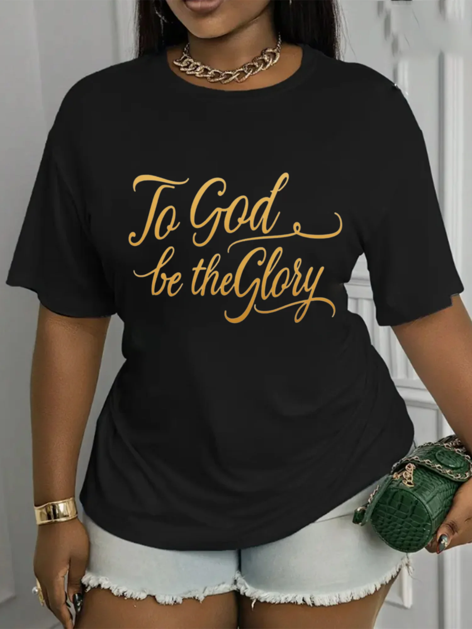 Short-Sleeved Round-Neck T-Shirt with the "Return to God" Print Designed with a Casual Round Neck and Made from Soft, Stretchy Fabric, This Fashionable Top Is Machine Washable and Suitable for All Seasons - a Trendy Wardrobe Essential That Is Comfortable to Wear.