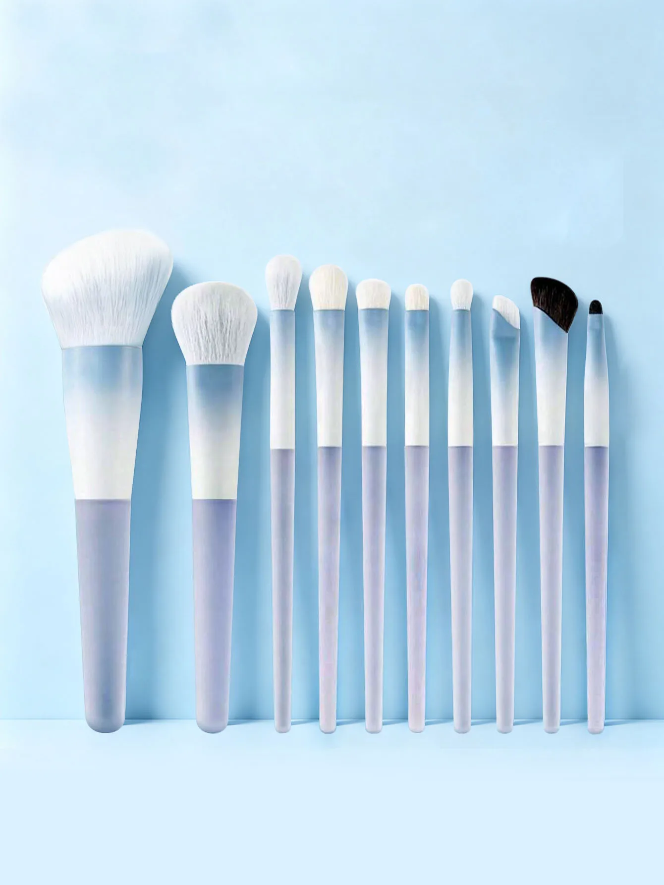 10-Piece Professional Makeup Tool Set for Facial Makeup, Including Facial Makeup Brushes and Brush Accessories, Such as Foundation Brush, Powder Brush, Blush Brush, Highlighter Brush, Contour Brush, Eyeshadow Brush, Blending Brush, Concealer Brush, and Blending Brush. Makeup Tools Are Made of Soft, Skin-Friendly Fiber Materials, Easy to Carry, and Are Ideal for Travel. The Set Includes a Complete Set of Makeup Brushes, Makeup Brush Sets, Makeup Kits, Etc.
