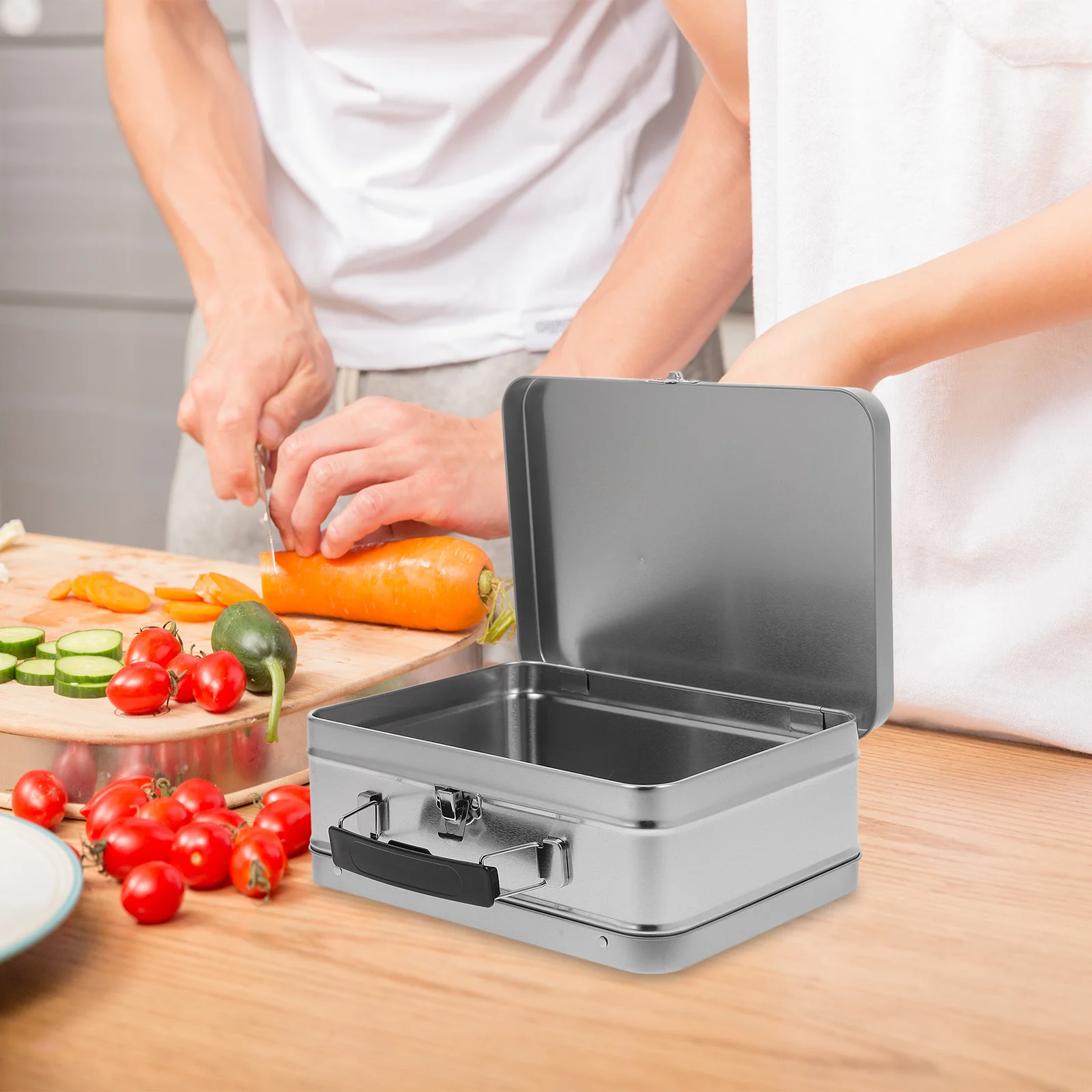 

Metal Lunch Box with Handle and Clasp Secure Fresh Food Storage Holder Large Capacity Tinplate Container Gift Lunch Box Metal