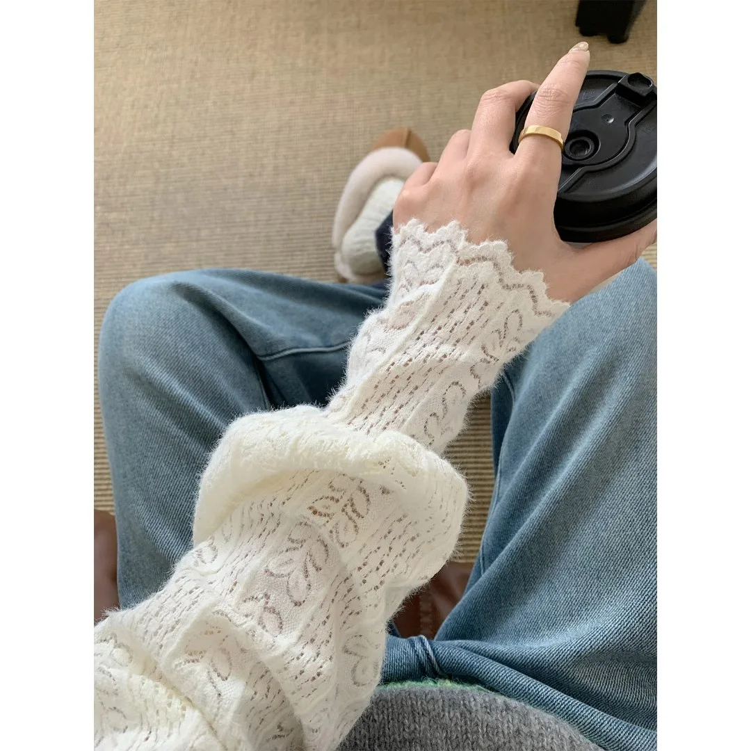 White Lace Lace Bottom Shirt for Women's Autumn and Winter Design Semi High Neck Slim Fit and Stylish Interior Long Sleeved T