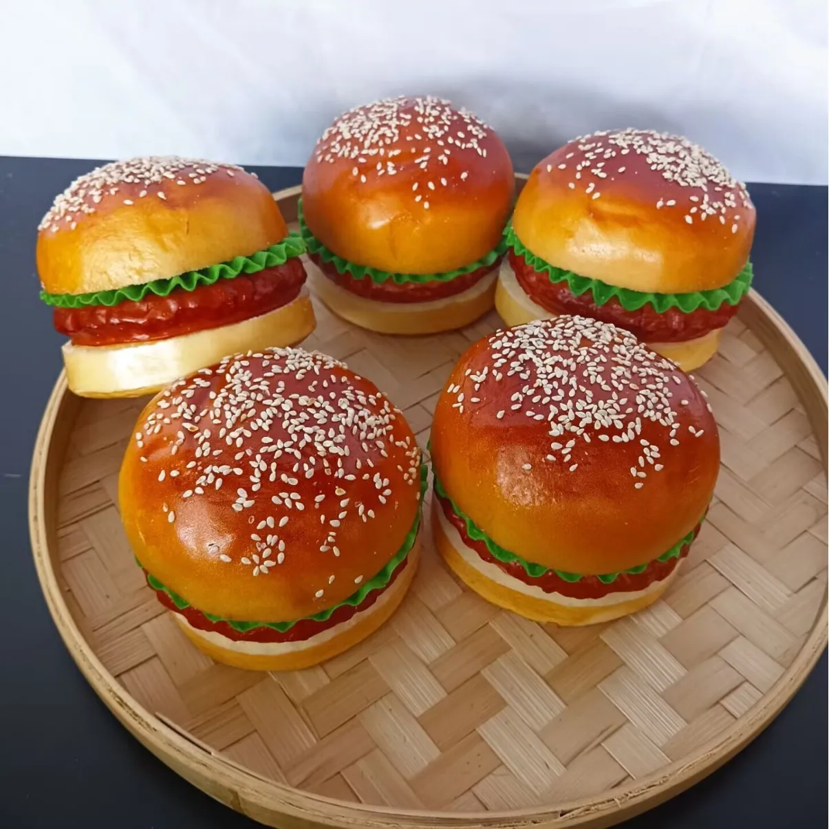 Künstliches Sesam-Hamburger-Modell Fleischburger-Brötchen Simulation Realistisches Fake-Food Restaurant-Dekorationsobjekt Heimdekoration