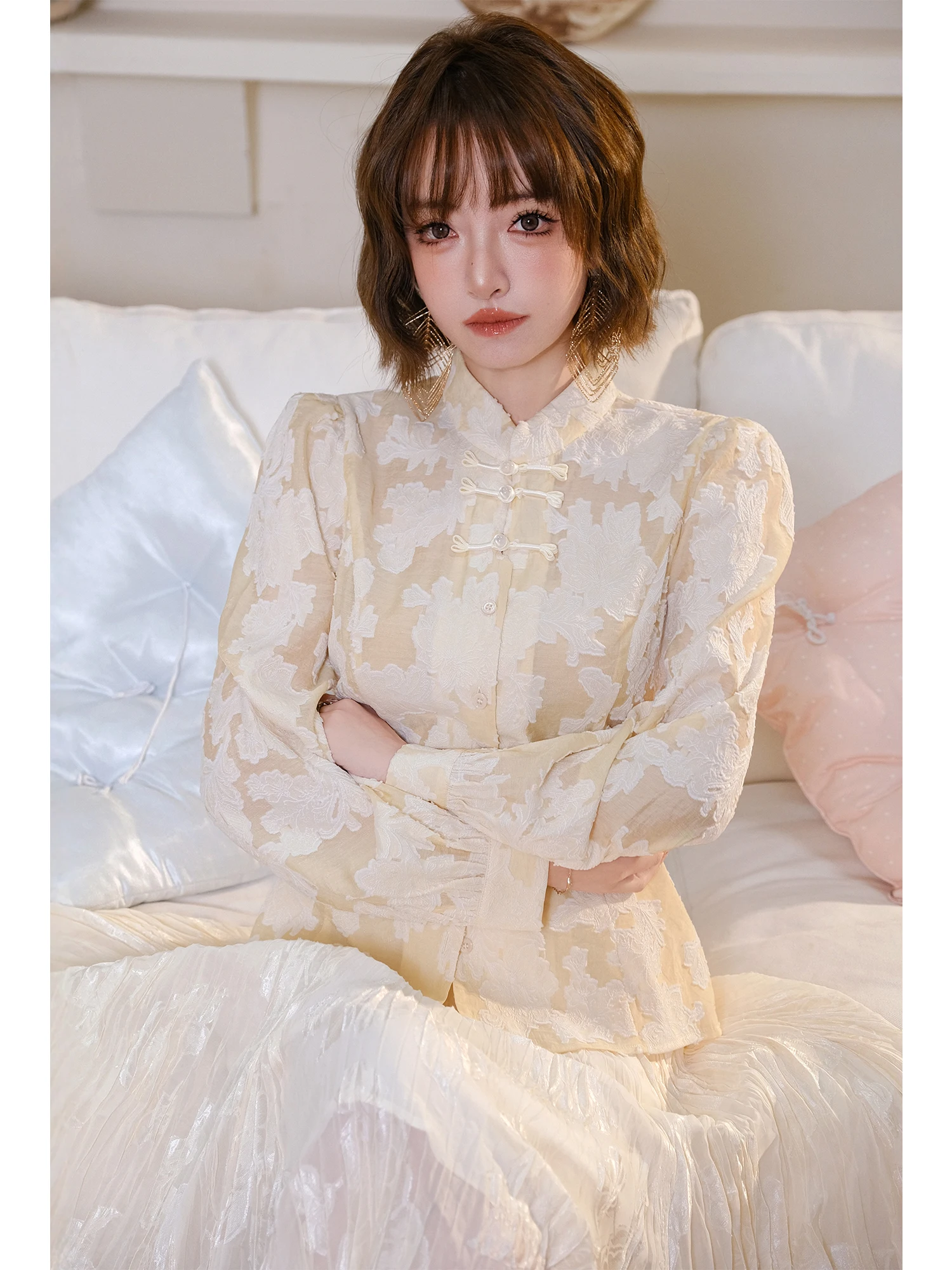 

MIUCO Slim Fit Chinese Sle irt with Stand Collar And Button Detail Floral Embroidery Waist Cinching 2026 Spring Season