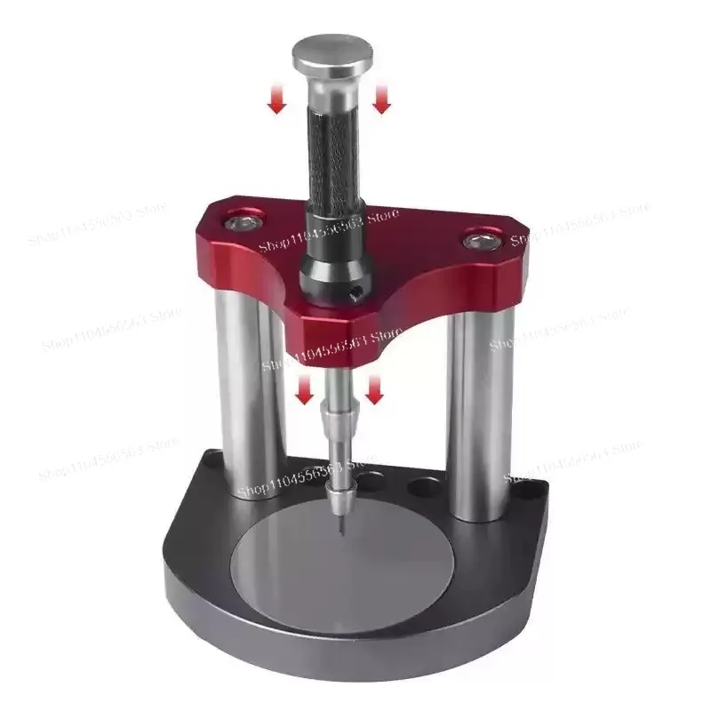 

Набор для фрезерования ножек циферблата часов на верстаке с держателем механизма и различными металлическими деталями для ножек циферблата для часовщиков T0432