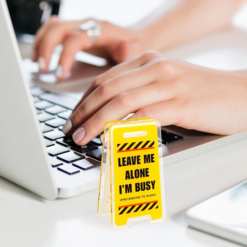 Desk Decor Sign Acrylic Ornament “Leave Me Alone, I'm Busy” Desk Warning Sign Gift For Coworker Multifunctional Ornament