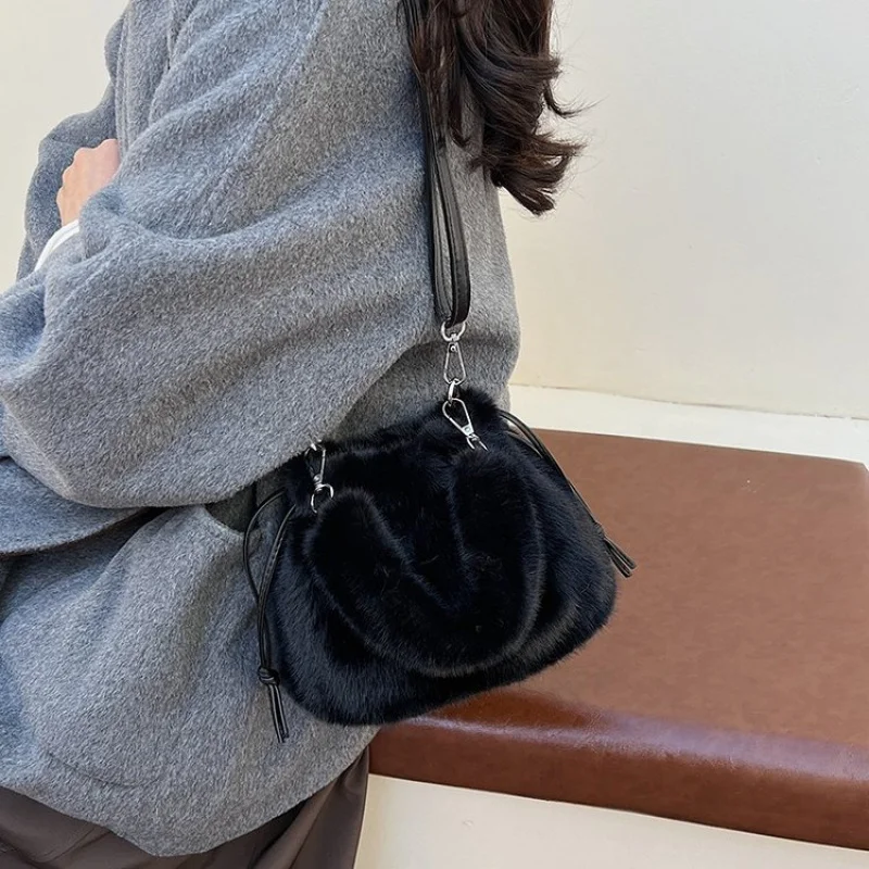 

Ladies Messenger Bag Crafted From Creek-Printed Leather Boasting Casual Paraguay High-End Lasting Spacious Look​