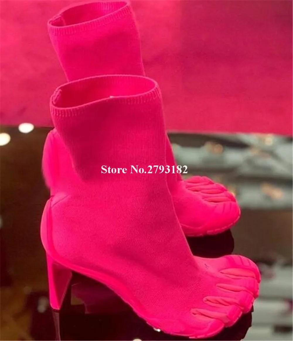 Sepatu bot pendek hak Chunky untuk wanita terbaru lima figner Toe Wanita desain unik Hot Pink Hitam aneh tumit pergelangan kaki