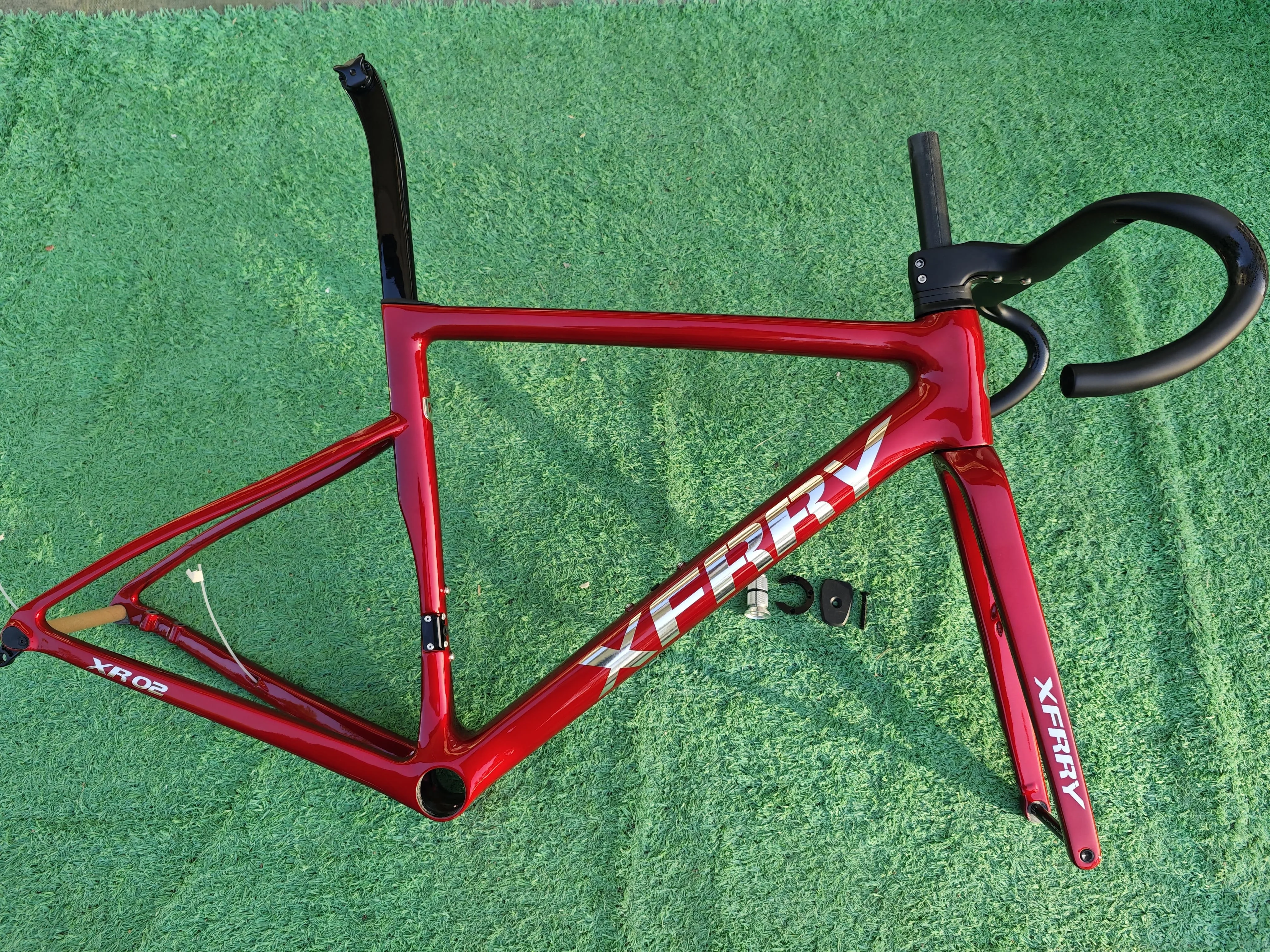 

Customized XFRRY Super Light 7 Weight Carbon Road Frame 700C*30mm Disc Cycling Bike Disk Brake Bicycle Frame with handlbar