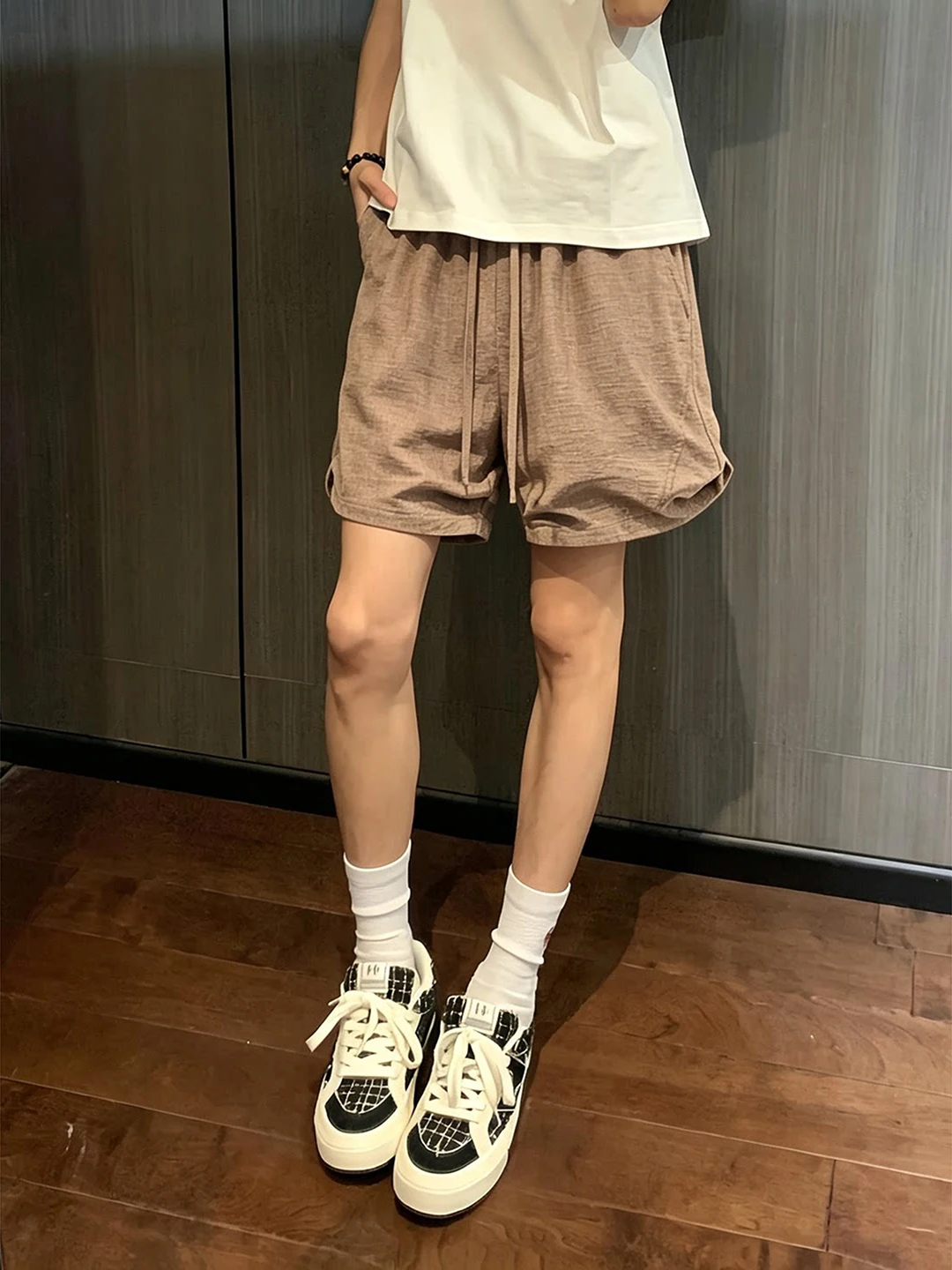 

Quick Dry Light Weight Basketball Shorts in Khaki Polyester Fiber Casual Loose Fit Five Inch Length Beach Style Men's Shorts