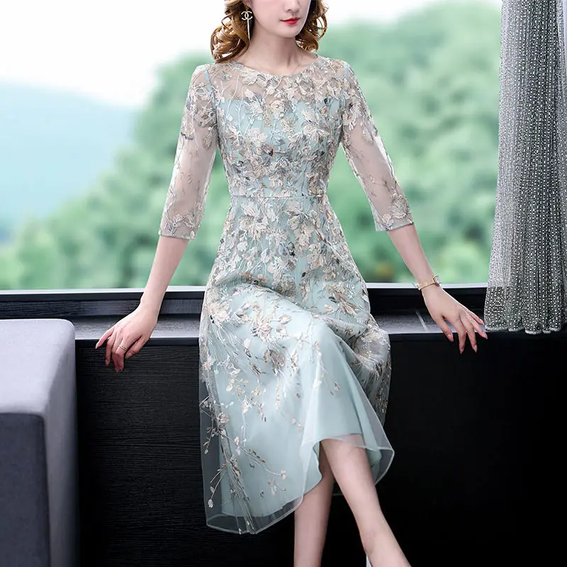 2022 Heavy Industry Lace Floral Embroidery French Banquet Dress Spring And Summer New Elegant Temperament Mid-Length Dress h1745