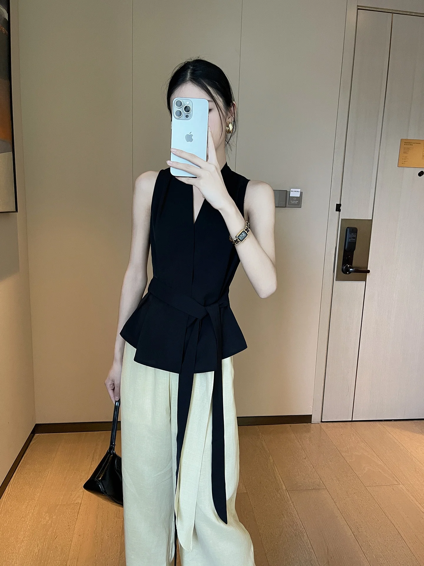 

Новая женская блузка с V-образным вырезом и поясом, летняя коллекция 2026, приталенная, скрывающая недостатки фигуры, для повседневной носки, модная, кружевная