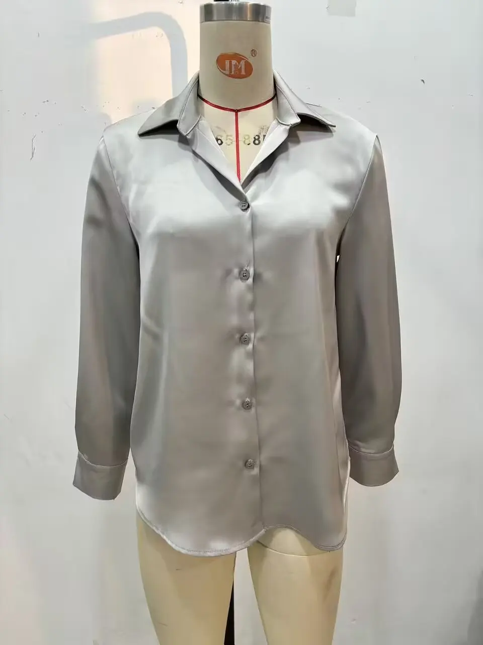 Kondala chique moderno elegante cetim luxuoso blusa prateada em linha reta professor camisa moda 2025 outono senhora do escritório camisa feminina