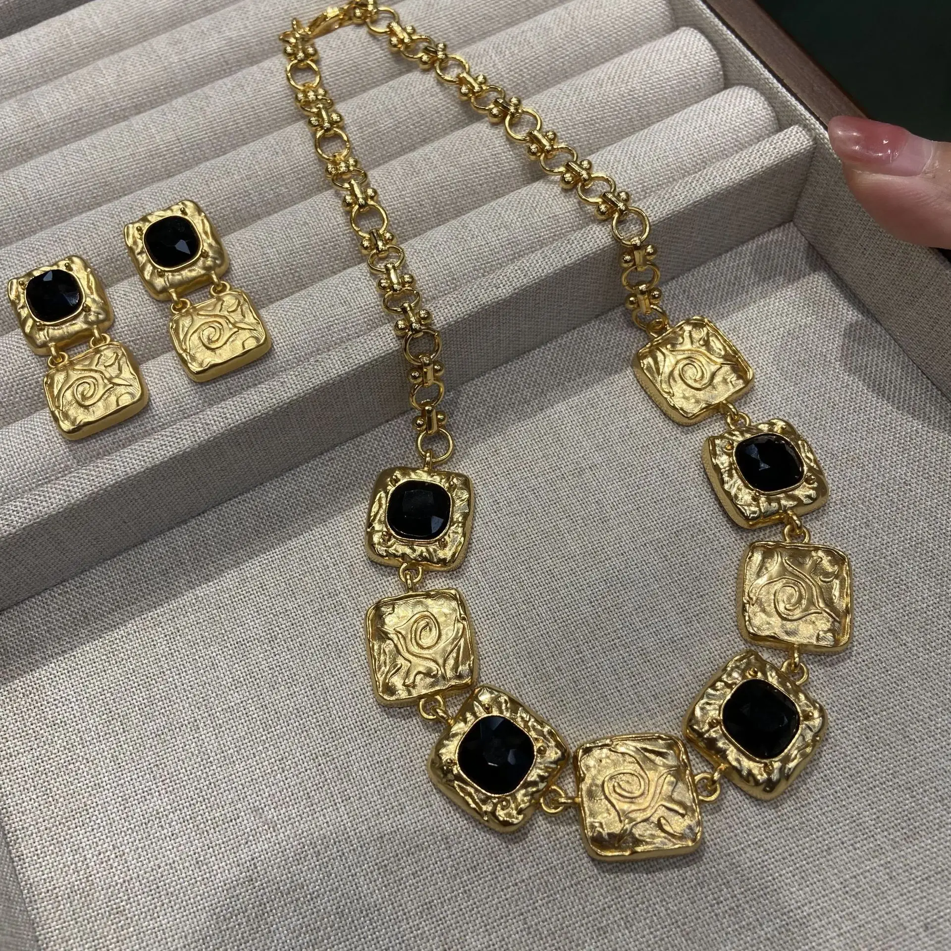 

Vintage Rune Coins Metal Inlaid Black Zircon Necklace Earrings Suit Woman Jewelry Sets Dress Banquet Accessories High-Quality