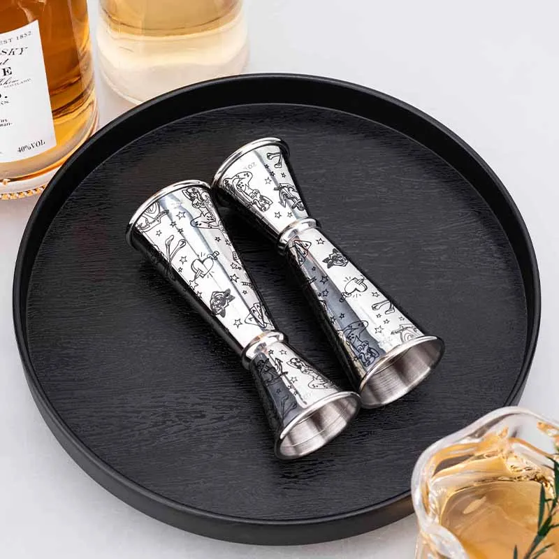 جديد 30/60 مللي جيجر من الفولاذ المقاوم للصدأ محفور بالكامل مع تصميم الوشم ، كوب قياس شريطي مزدوج الجوانب مع تغليف كيس الهدايا #1