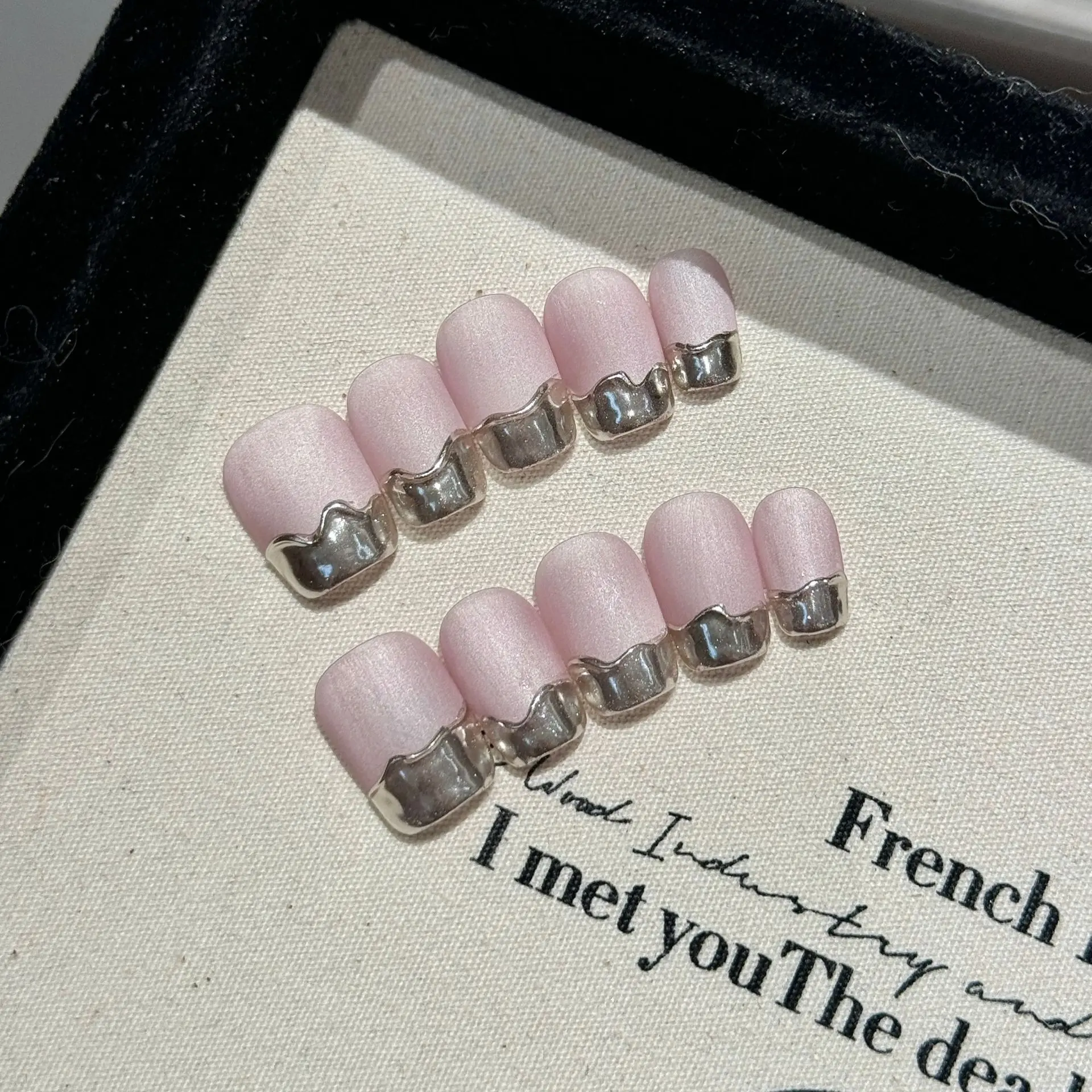 

Handmade Press on Nails Shiny Pink Cat Eye False Nails Full Cover Wearable Sliver Mirror Powder French Short Fake Nail Tips