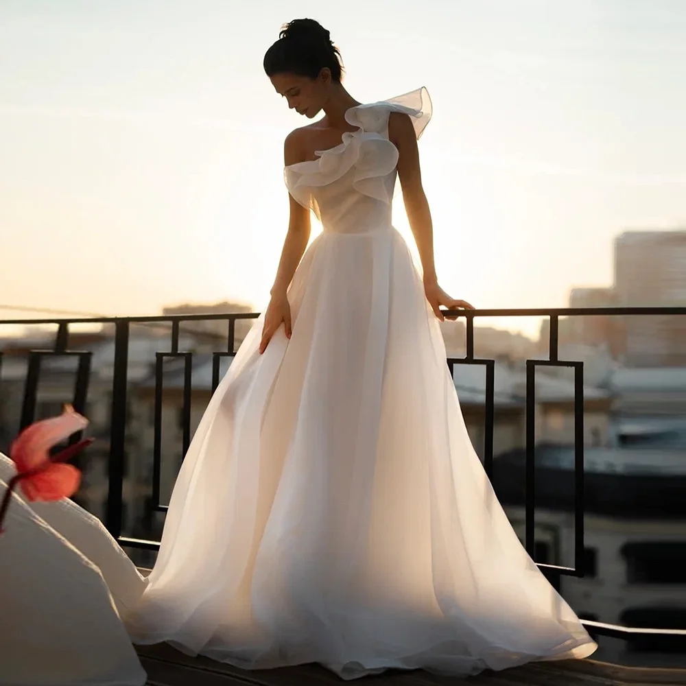 

One Shoulder Organza A-line Ruffles Wedding Party Dress Sweep Court Backless Modest Wedding Gowns Customized robes de mariée