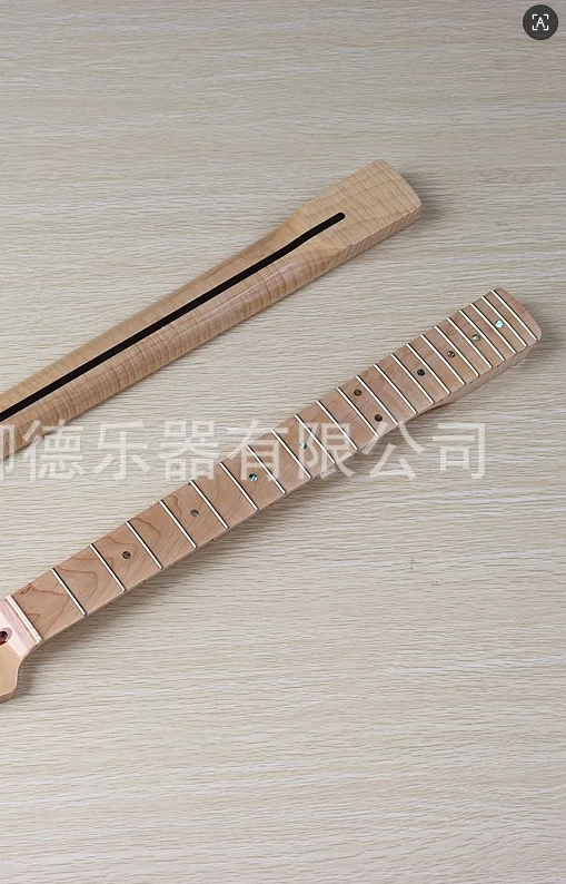 Manico per chitarra elettrica modello tigre a 22 tasti con manico in acero colore naturale brillante assemblaggio accessori per chitarra fai da te