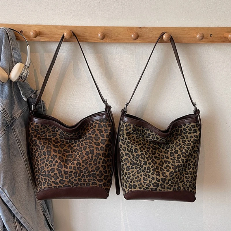 

New Winter Autumn Simple Texture Crossbody Bags Women Fashion Casual and Versatile Bucket Bag Large Capacity Tote Storage Bags