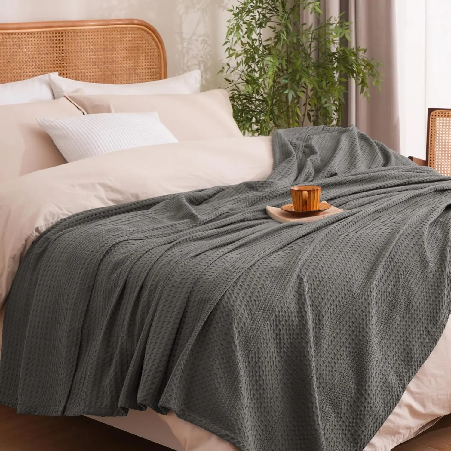 

Cozy Waffle Weave Blanket King Size, Ultra Soft Breathable Lightweight Skin-Friendly Throw For Summer, Elegant Room Decor For