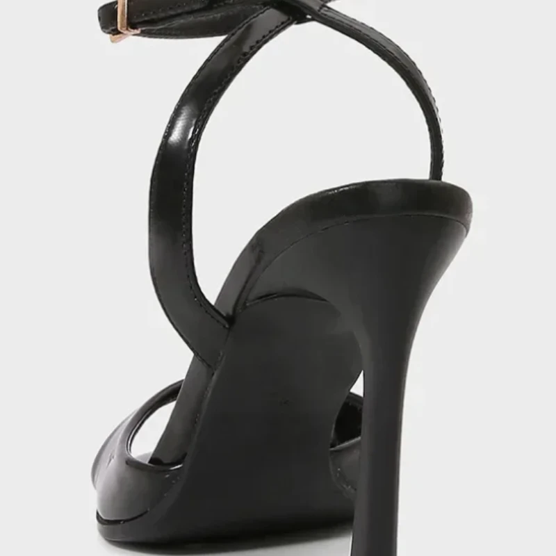 

2026 модные туфли-лодочки на шпильке с металлическими украшениями, женские роскошные дизайнерские туфли из лакированной кожи с острым носком на высоком каблуке, пикантные дизайнерские туфли с открытой пяткой