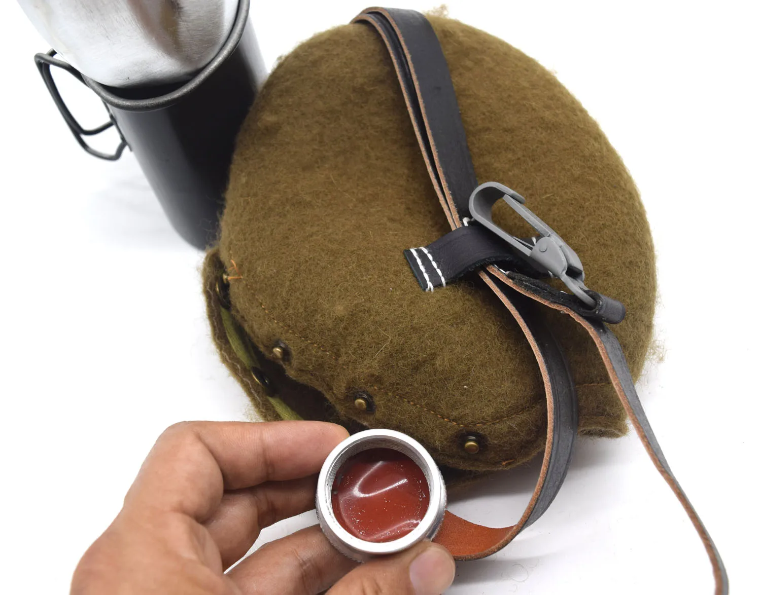 Replica 1:1 Military Collectable WWII German Army Canteen W Woolen Cover Cup Brown Color