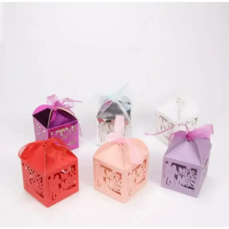 100pcs Hollow Married MR&MRS  Candy Box Beautiful Wedding Favor Boxes Wedding Souvenirs Gift Packing Box