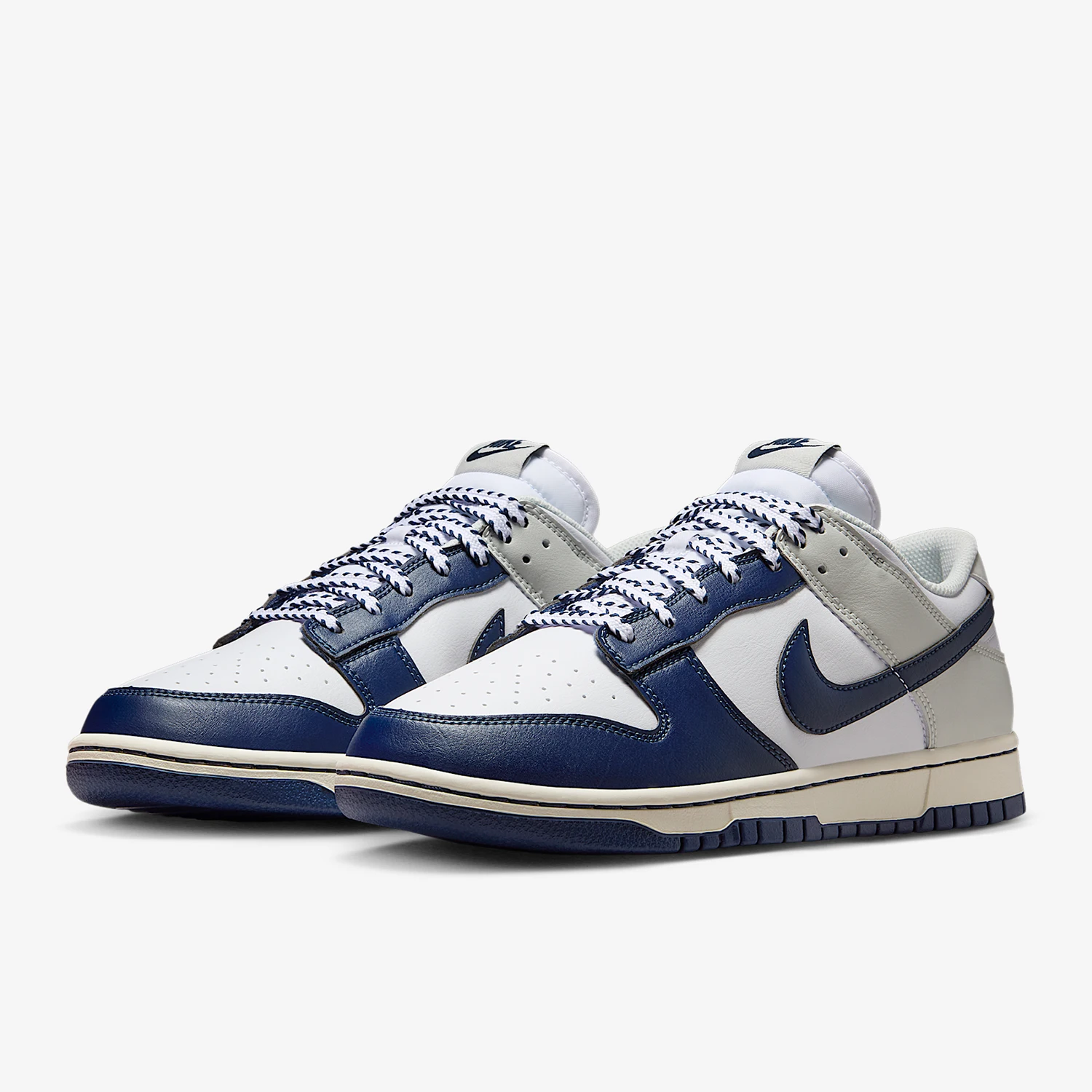 حذاء رياضي متين للرجال من Nike Dunk Low Retro IM2222-101