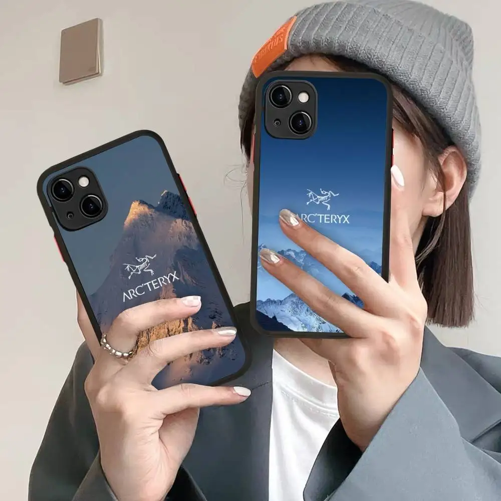 クラシックアウトドアロゴ A-Arc T-Teryx iPhoneケース iPhone 16 Pro Max 15 14 13 12 11 XS MAX X Plus対応 キャンディーカラー マットTPU