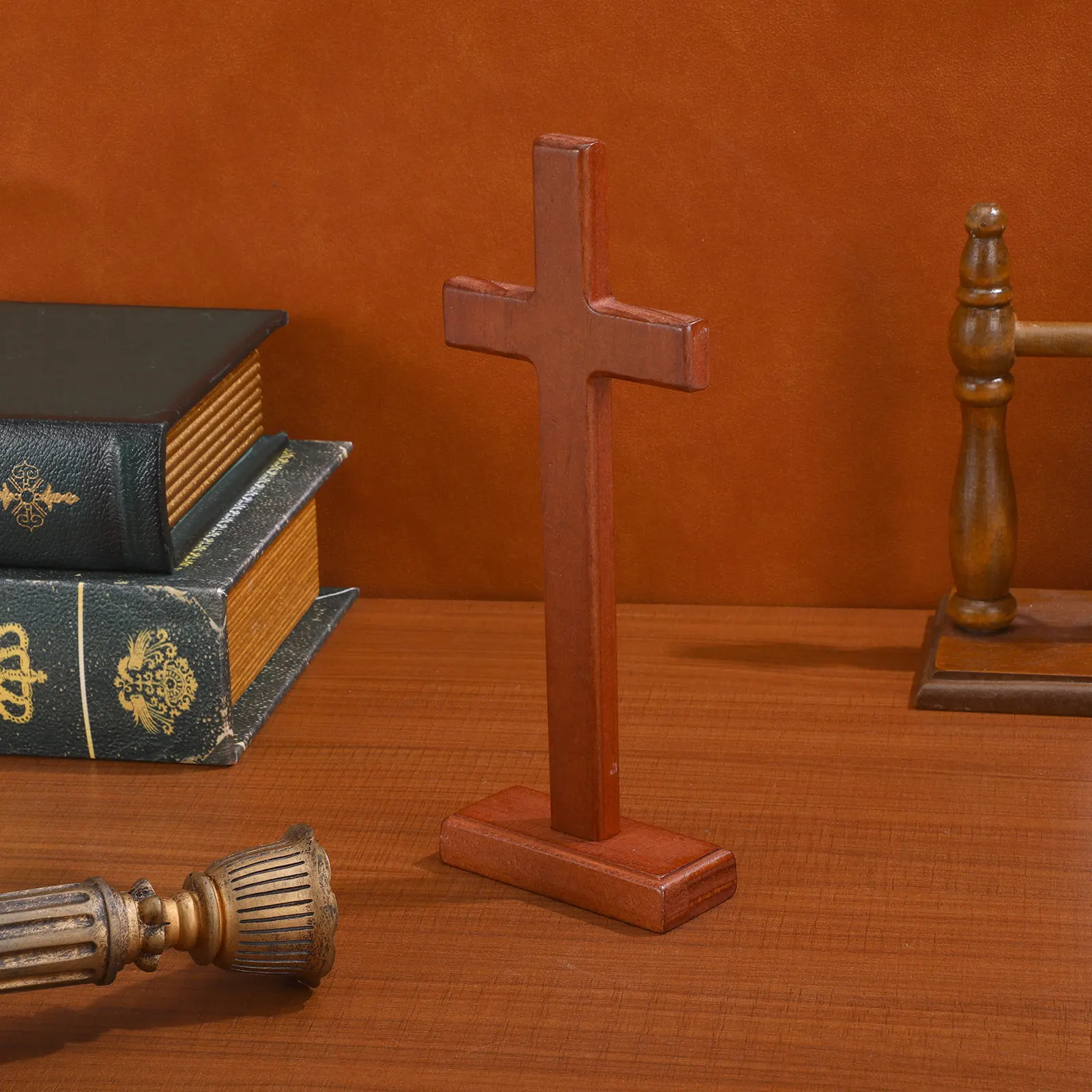22Cm Artisanal Beechwood Cross Statue Standing Design Sacred Decor for Christian Space Tabletop Baptism Centerpiece Catholic