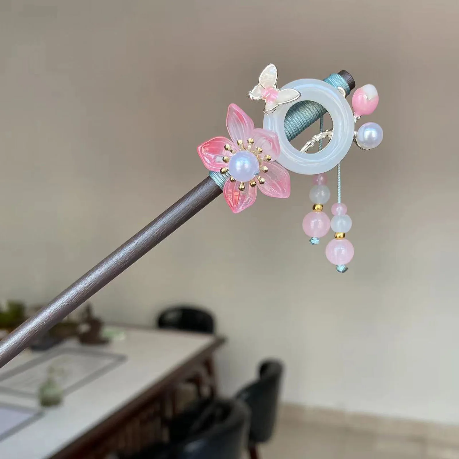 Bastões de cabelo de madeira estilo chinês vintage, garfos, desenhos de flores rosa, pingente de contas, grampos laterais, joias de coque de cabelo feminino