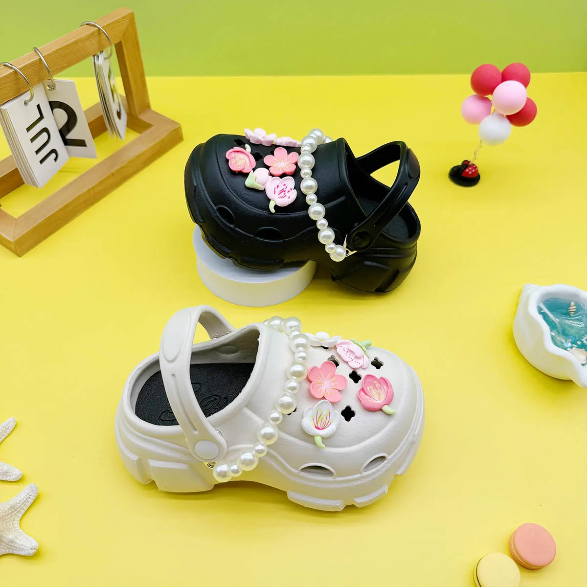 New Fashionable Versatile Cartoon Pearl Chain Cherry Blossom Clogs with Soft Non-Slip Soles, Closed-Toe Sandals for Boys and Girls, Model 606