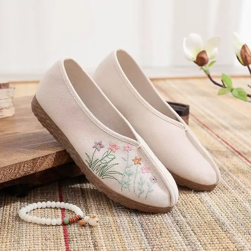 

Woman Spring Autumn Embroidered Hanfu Shoes Ethnic Style Soft Sloe Non Slip Shallow Slip On Flat Sole Cloth Shoes Tea Art Shoes