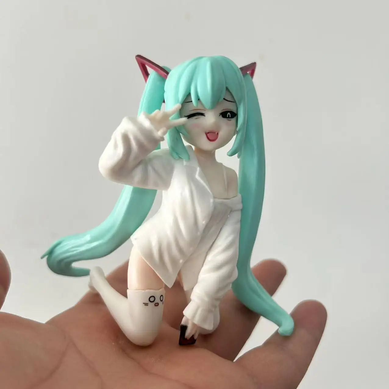 11cm 신작 애니메이션 하츠네 미쿠 고양이 귀 잠옷 귀여운 액션 피규어 PVC 모델 장난감 인형 조각상 책상 장식 자동차 장식품 선물