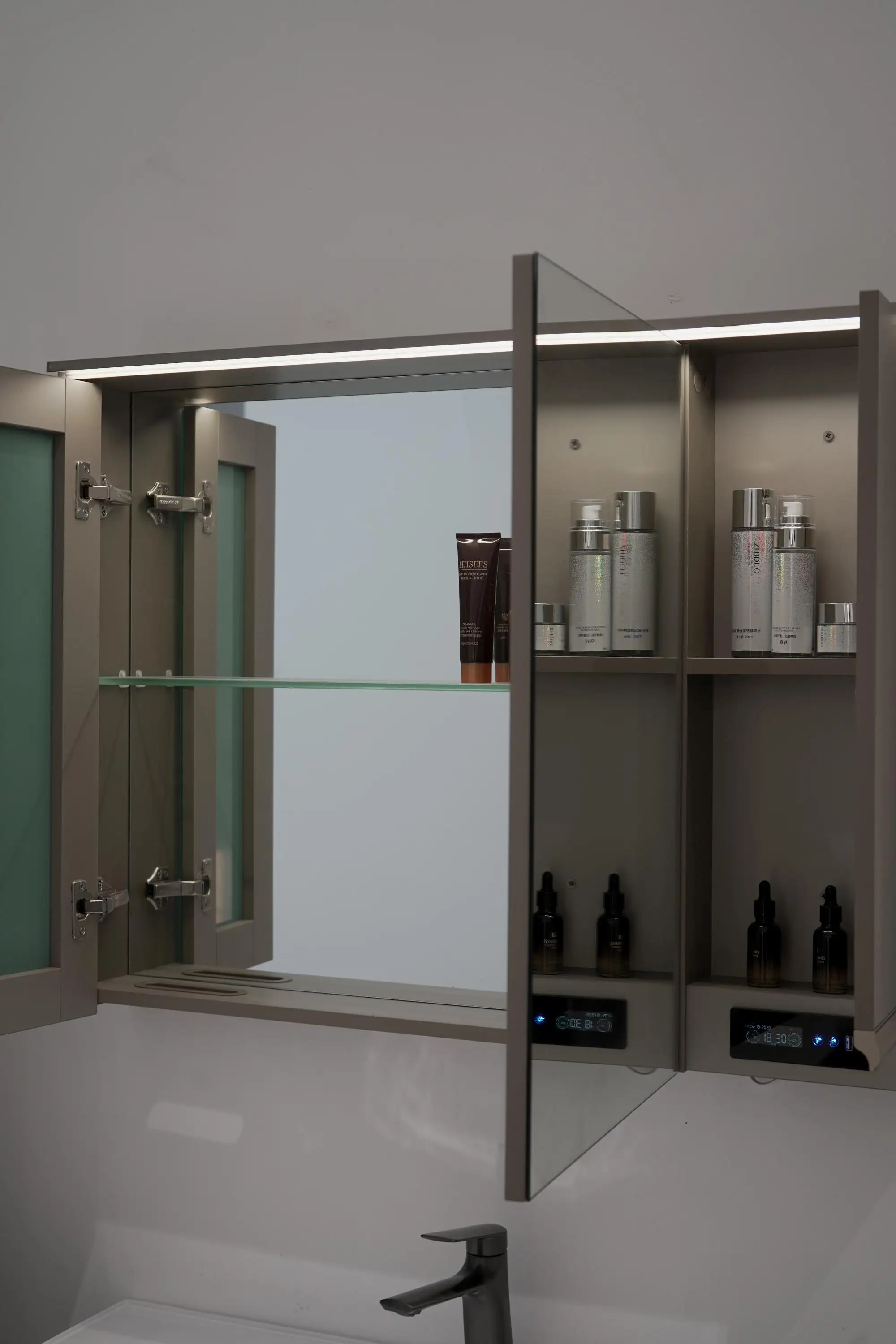 โมเดิร์น 80-120 ซม.สีเทาห้องน้ําและกระจกสมาร์ทโต๊ะเครื่องแป้งสําหรับห้องนอนและห้องรับประทานอาหารแขวนผนังออกแบบห้องน้ํา Vanity