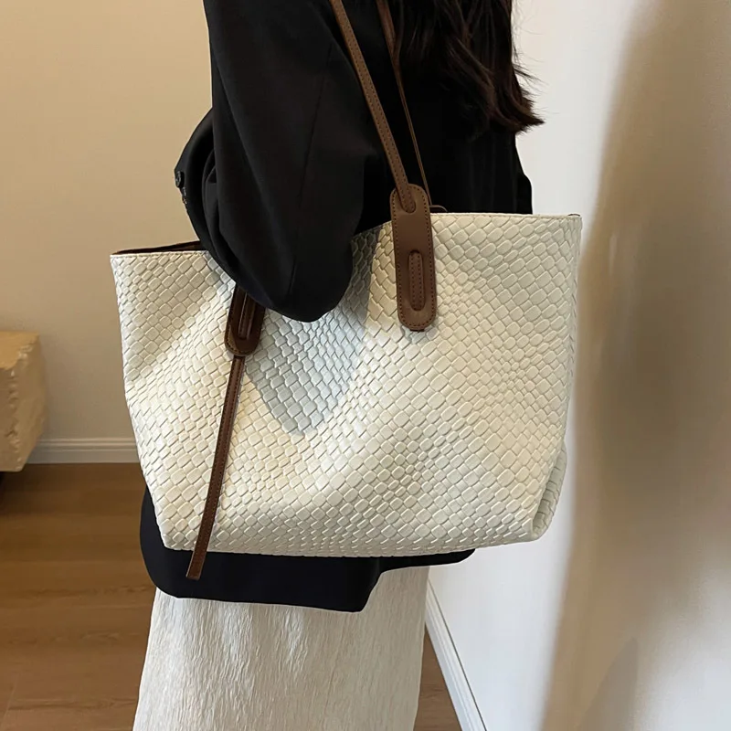 Large capacity woven bag women's new vintage versatile shoulder underarm bag Korean style handbag tote bag