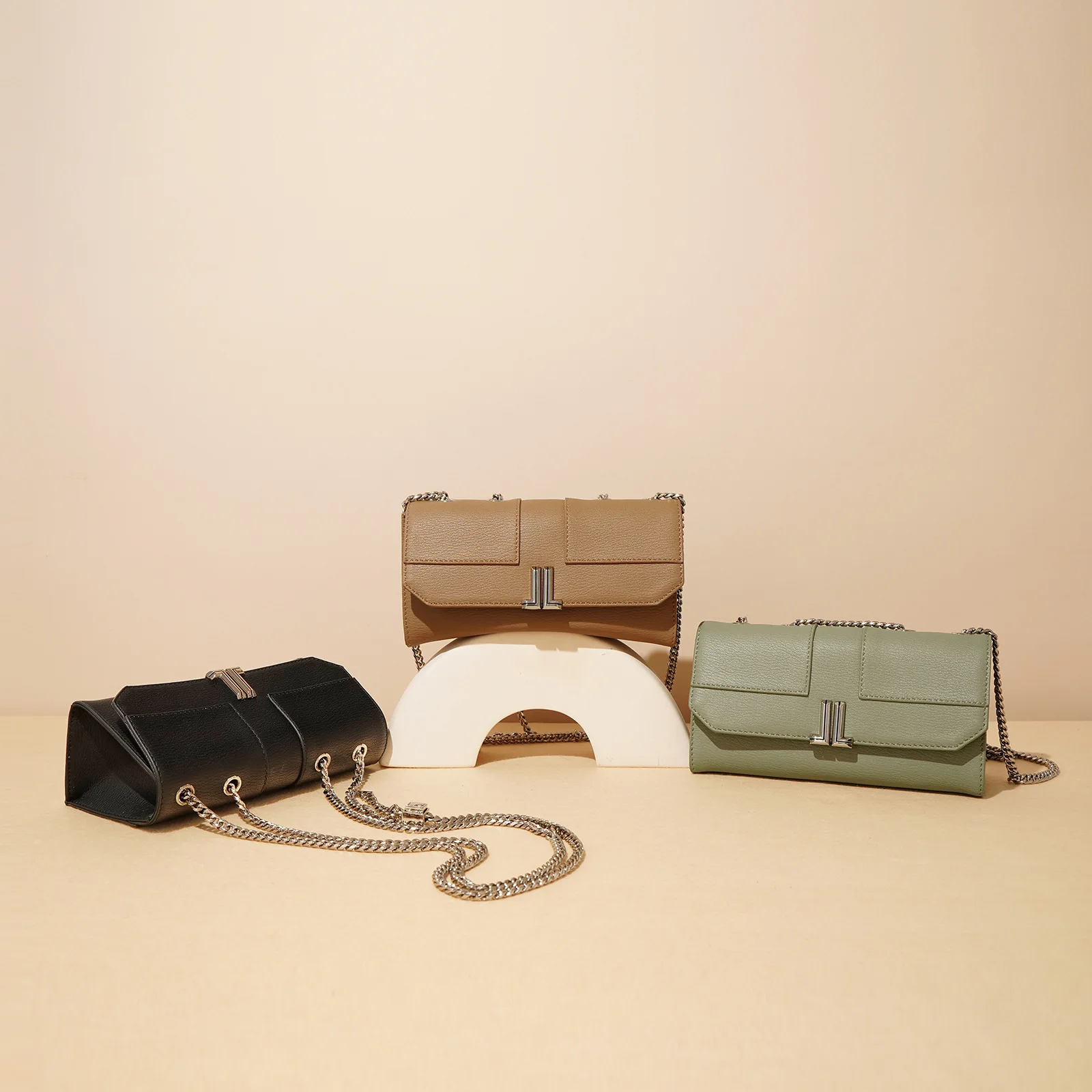 

Практичная сумка для подгузников, удобная для переноски, водонепроницаемая, с множеством карманов, идеально подходит для ежедневных прогулок родителей и семейных поездок.