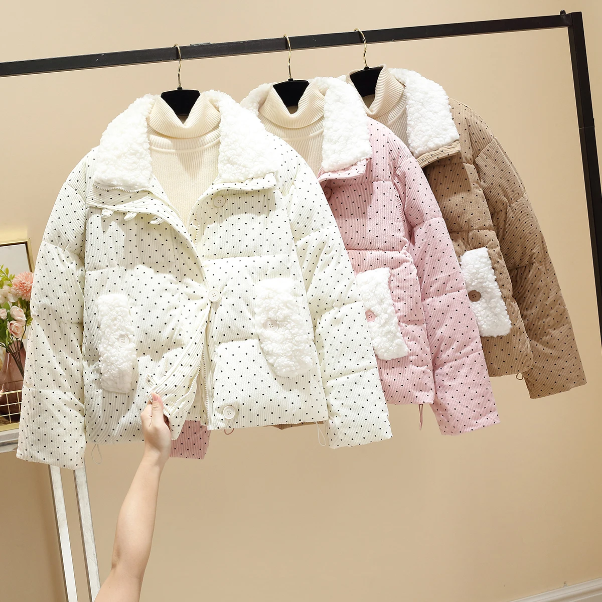 

2025 Winter New Women's Cotton Jackets Polka Dot Design Turn Down Collar Corduroy Coat Thick Warm Commuting Outerwear
